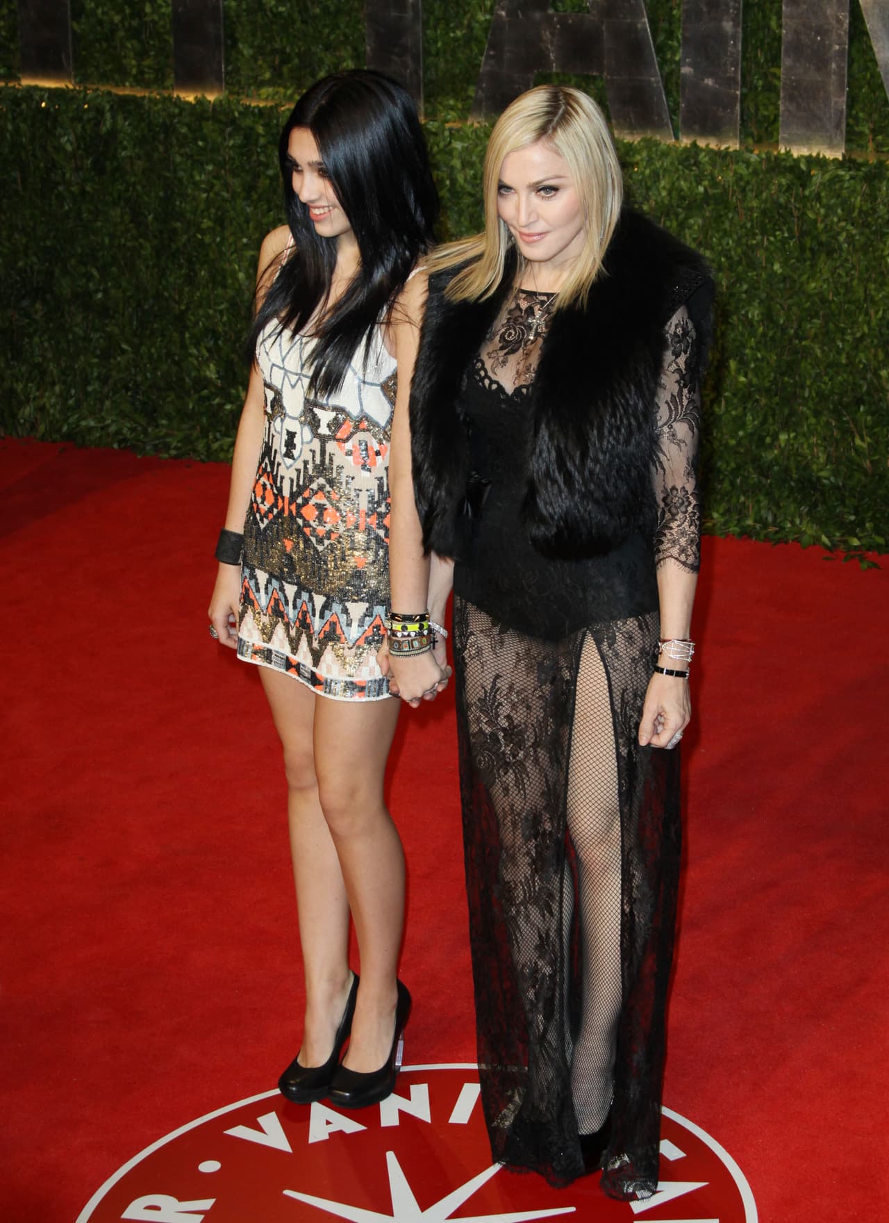 Como parte de sus giras mundiales ella le ha dado taquillas en primera fila a los fans que estén tatuados con cosas de Madonna.