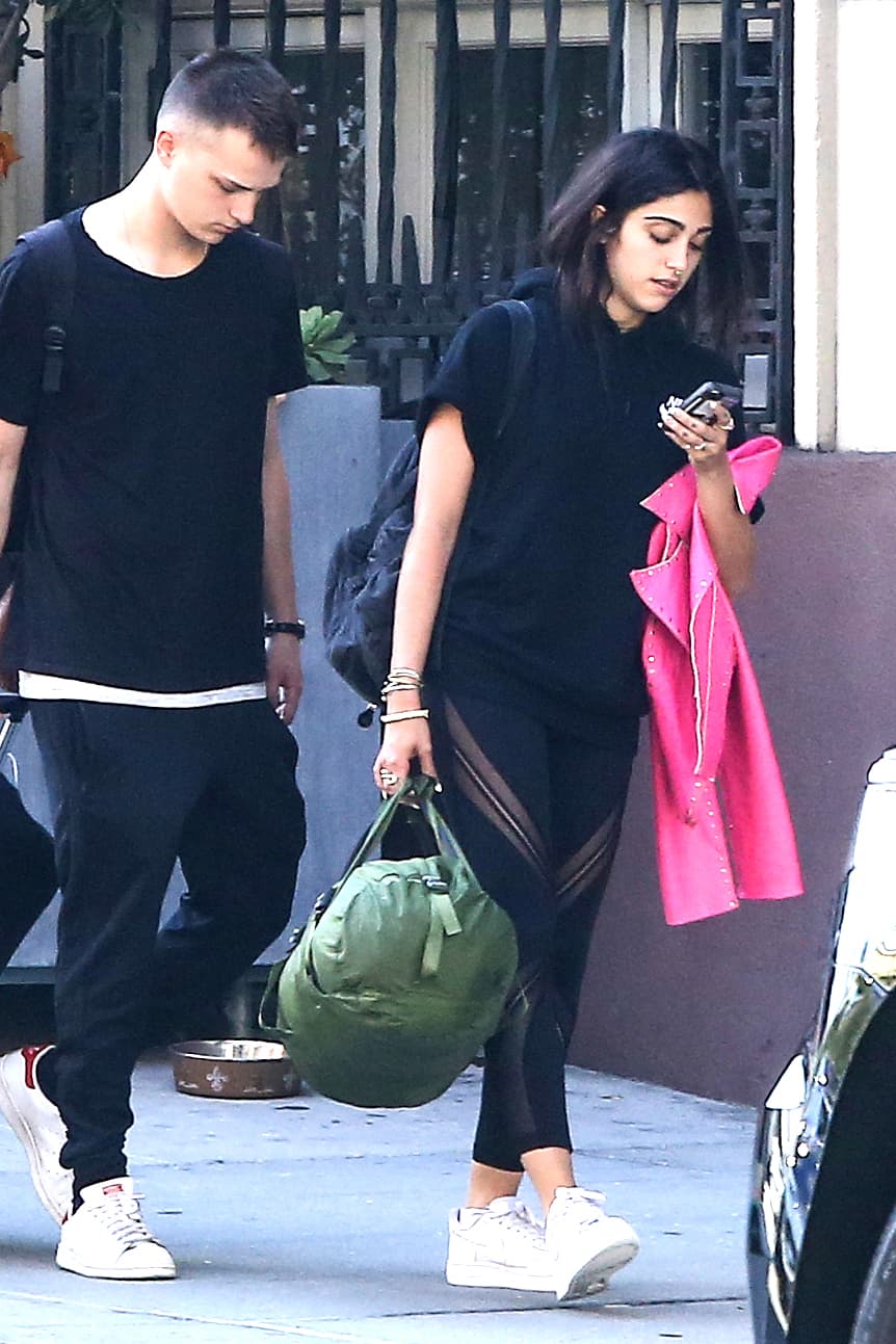 Para conmemorar esta nueva etapa en su vida, Lourdes se quitó el color de pelo que tenía.