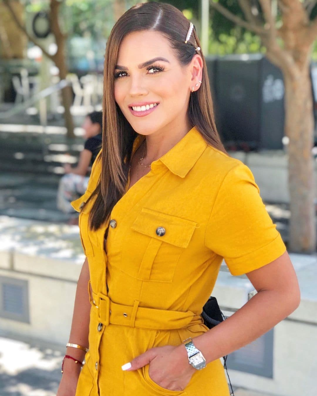 Y es que, de acuerdo a lo que escribió la conductora, lo extraña tanto que el equipo de El Gordo y La Flaca tuvo que imprimir un Carlos Ponce de tamaño real para que “no lo extrañe tanto y me concentre en el trabajo”.