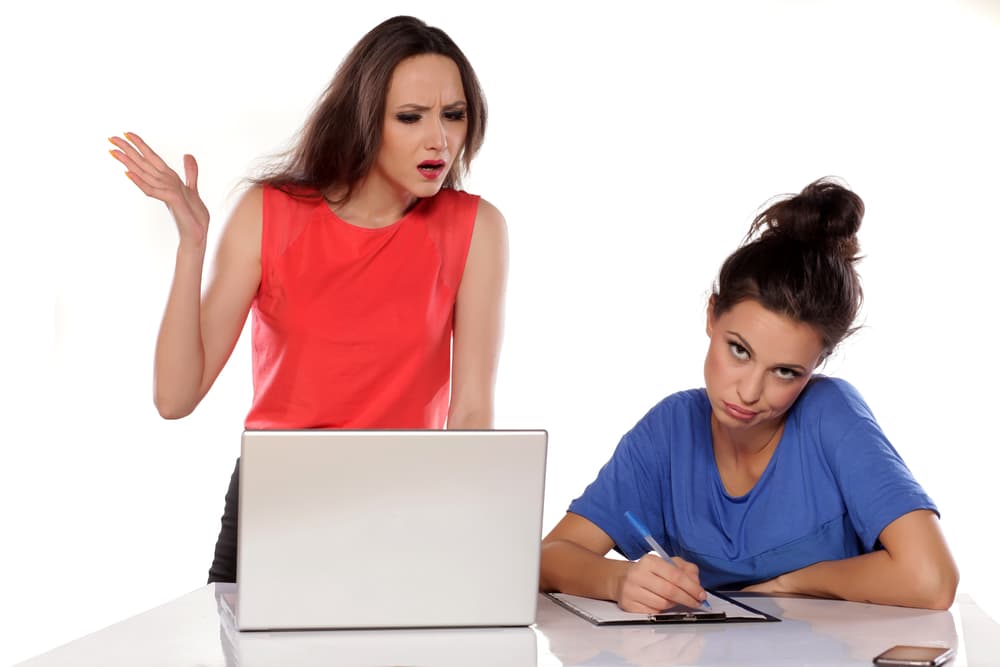 No te conviene un compromiso serio. Atención, Escorpión: No todo es fácil en tu trabajo porque hay algunas personas a tu alrededor que no acaban de comprenderte. Con paciencia, tacto social, inteligencia y persuasión te harás entender.
<br>