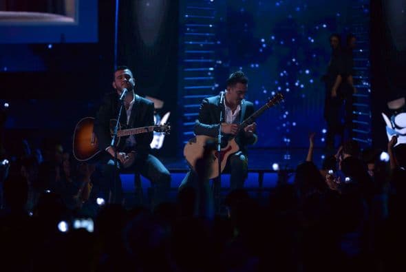 Calibre 50 tuvieron una actuación especial en Premios Juventud.