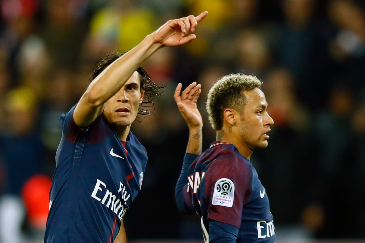 El tema creció más cuando Cavani pateó un penalti, a pesar de que el brasileño pidió hacerlo. Se habla de que incluso hubo pelea en el vestuario. Todo esto, en medio de los frecuentes líos de Neymar.