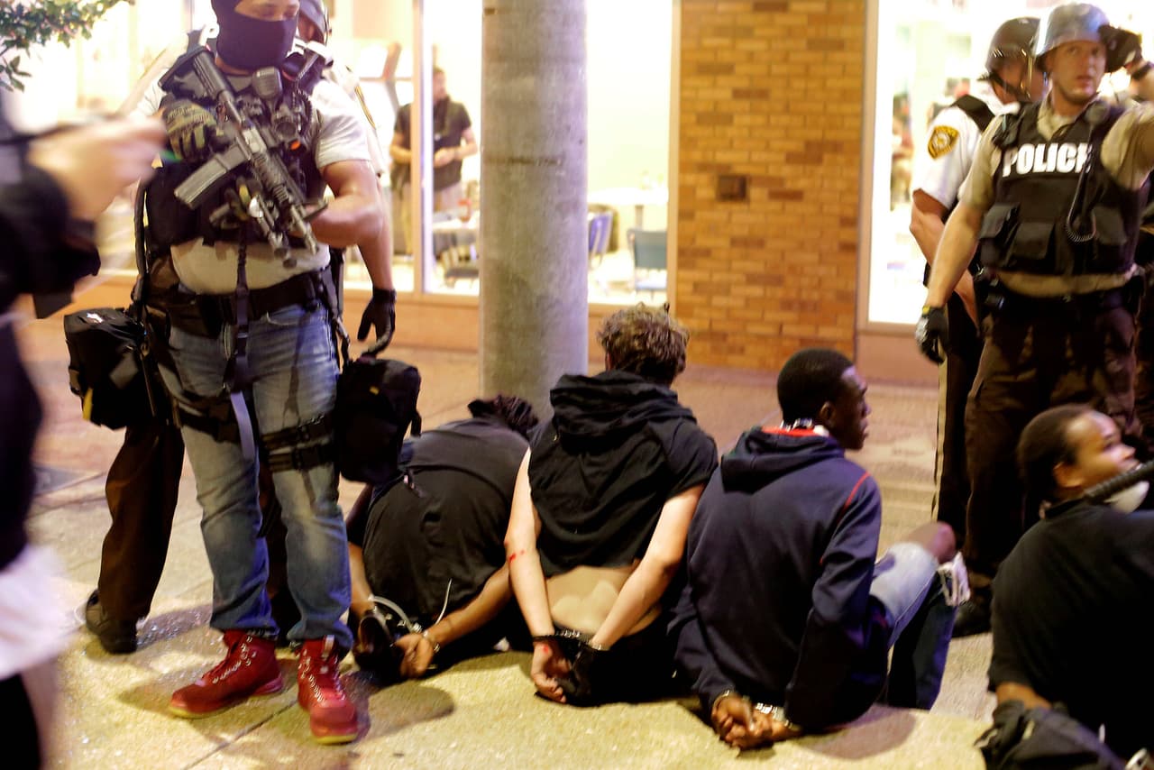 Al menos nueve personas fueron detenidos en la segunda jornada de protestas en Missouri.