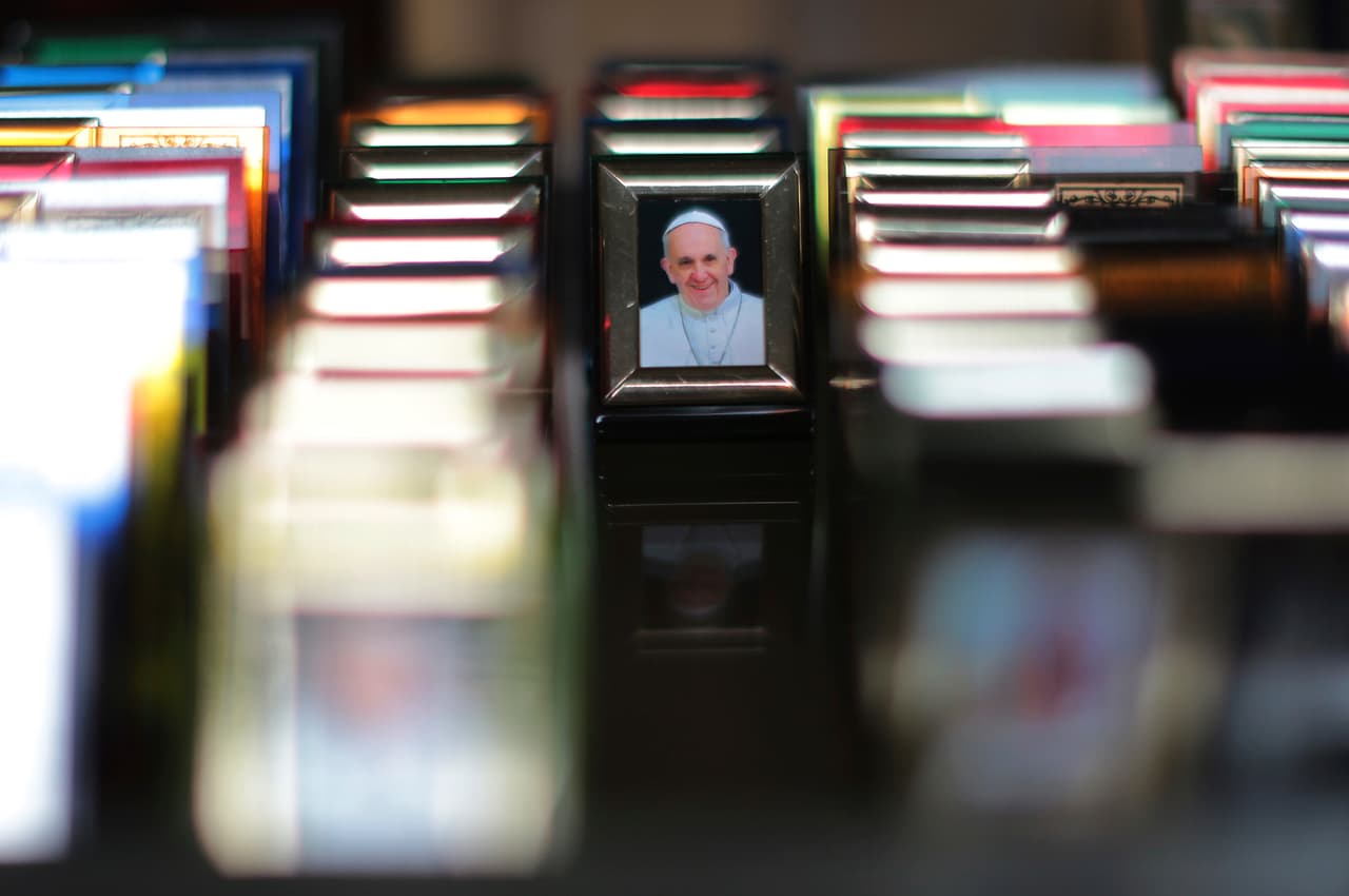 Papa Francisco, el motor económico a la sombra de Juan Pablo II