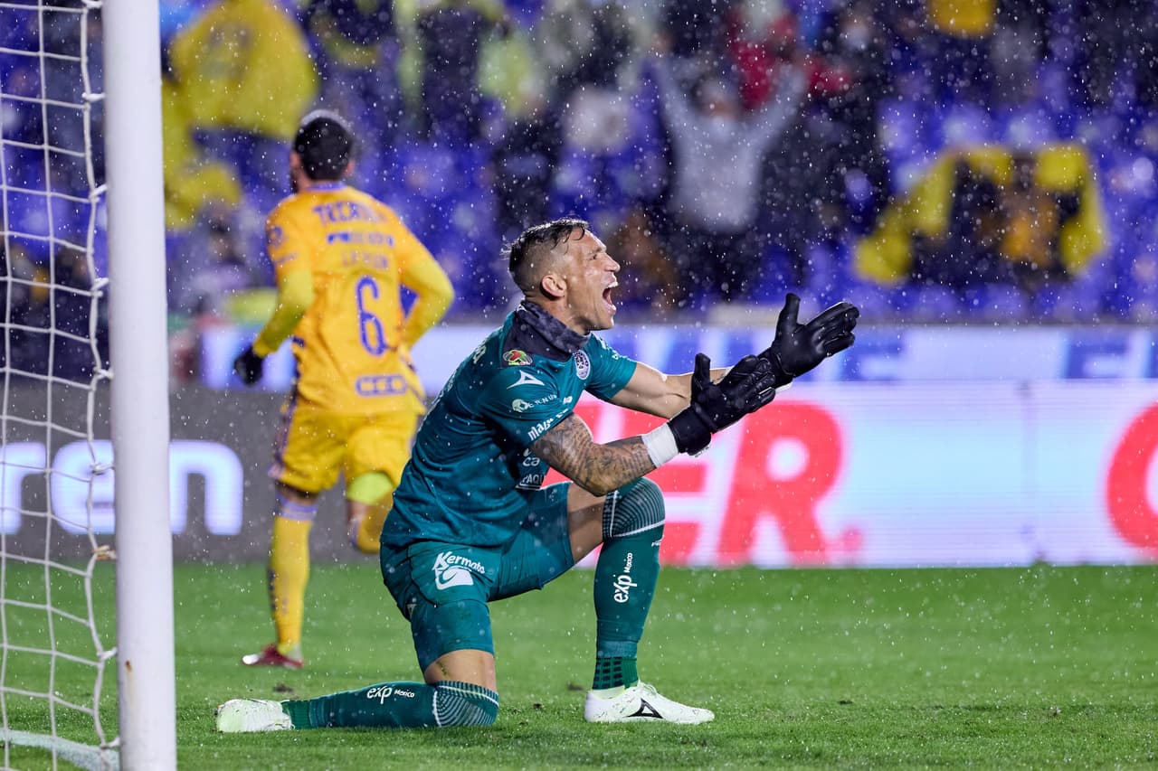 En un partido frenético y lleno de goles los Tigres derrotaron al equipo de Mazatlán.
