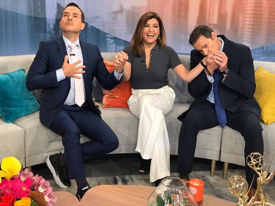 La caballerosidad ante todo, Alan y Carlos consienten a sus compañeras todos los días, y en esta fotografía fue el turno de Paola Gutiérrez.