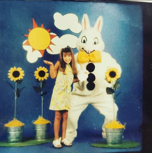 “Empecé a cantar muy chiquita entonces me dejé enrolar, como por esta cuestión de, ‘es lo que hago, canto y actúo, y las telenovelas tenían sus discos, entonces yo hacía presentaciones hasta que un día me lo cuestioné y dije, 'bueno, pero si lo sufro tanto, ¿de veras quiero hacerlo?' Entonces dije, 'no'”.
<br>