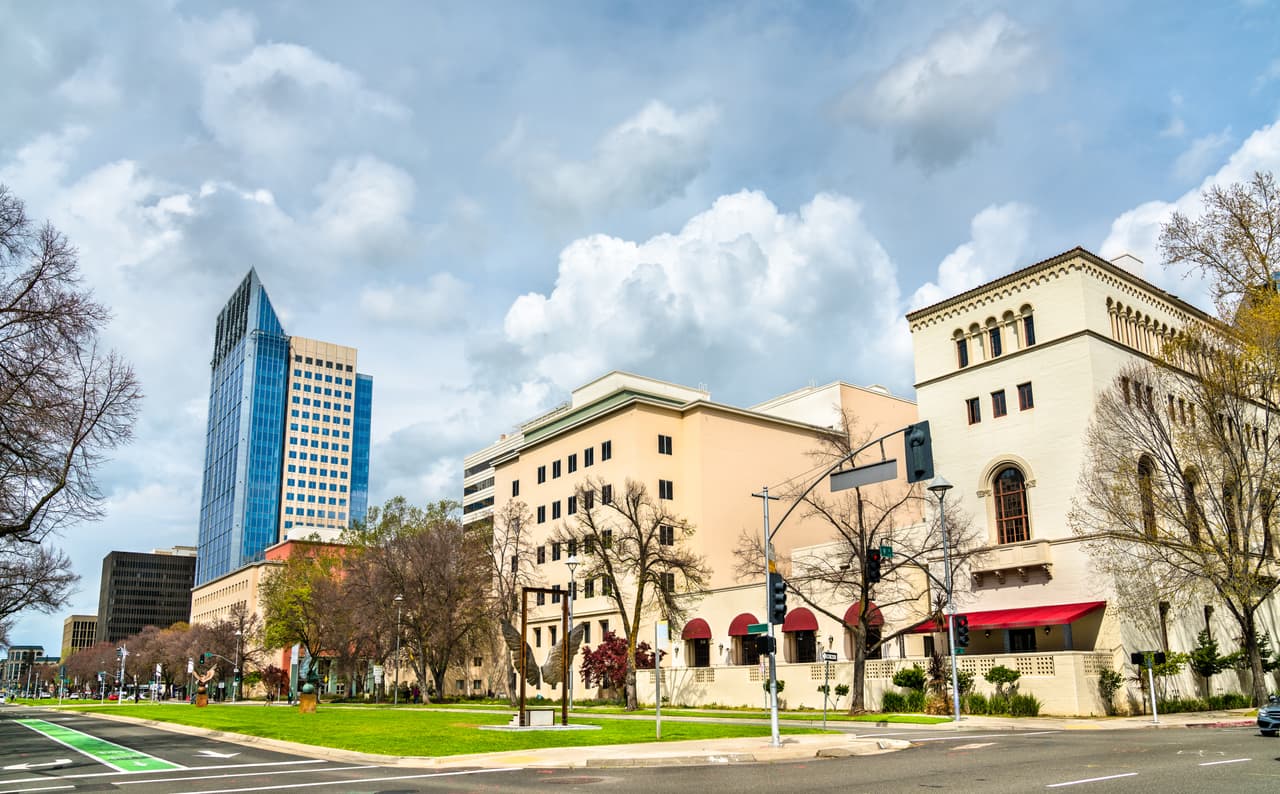 <b>Puesto 13. Sacramento, California. Diversidad étnica 66.33 puntos.</b> Esta ciudad ocupa el 4to lugar en el ranking de la diversidad etnoracial, uno de los más altos del estudio.