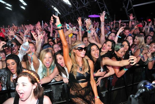 Los beneficios de ser famosa... te dan el mejor lugar. Mira aquí más videos de Chismes.