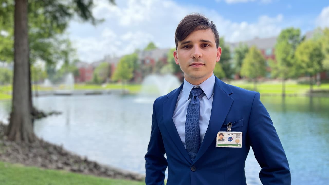 De vivir en la calle y no saber inglés, joven latino logra el éxito y trabaja en la NASA