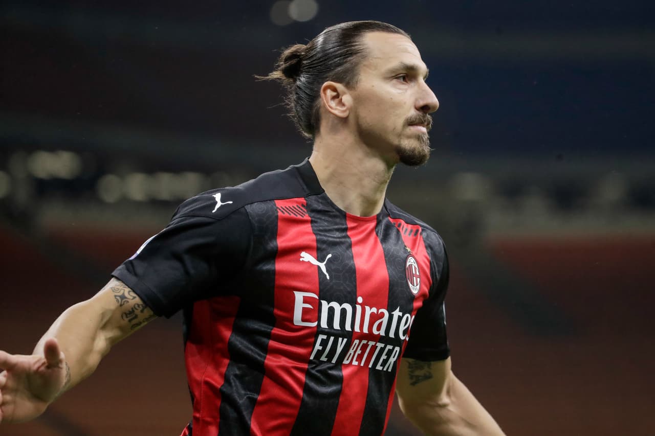 Partido intenso en la Serie A, pues Milán y Roma empatan con tres goles. Zlatan Ibrahimovic abrió el marcador, marca doblete y suma 58 goles con su equipo, Dzeko, Veretout y Kumbulla anotan goles para la Roma, mientras que para los ‘Rossoneri’, Saelemaekers sumó al marcador para cerrar la quinta jornada.