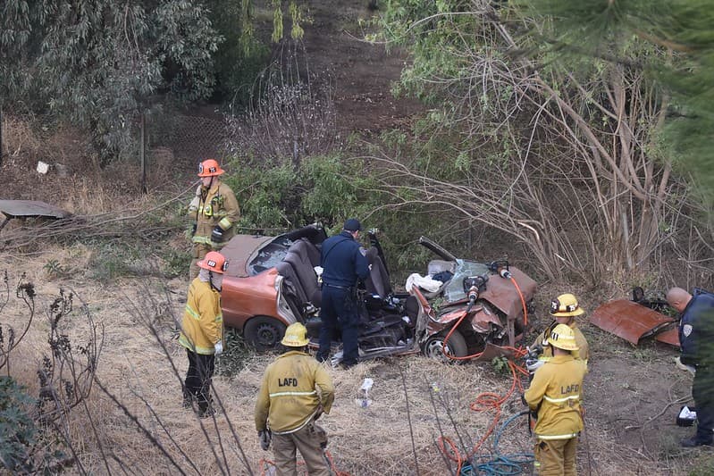 El
<a href="https://twitter.com/LAFDtalk/status/1337870997366640643" target="_blank">Departamento de Bomberos de Los Ángeles</a> respondió en la mañana de este sábado a una llamada de emergencia por un vehículo que se encontraba al costado oeste de la autopista 210 en la zona de Sylmar.