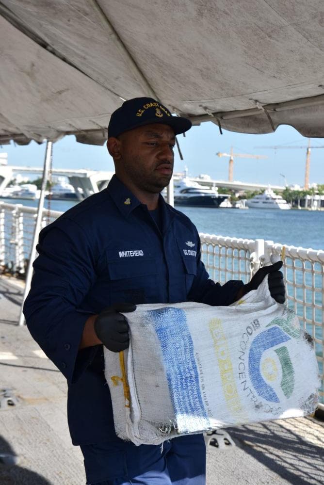 Las drogas fueron descargadas del escampavías Northland. En las operaciones intervinieron embarcaciones y helicópteros de la Guardia Costera, buques de la armada de EEUU, y un buque de la Marina Real de los Países Bajos.