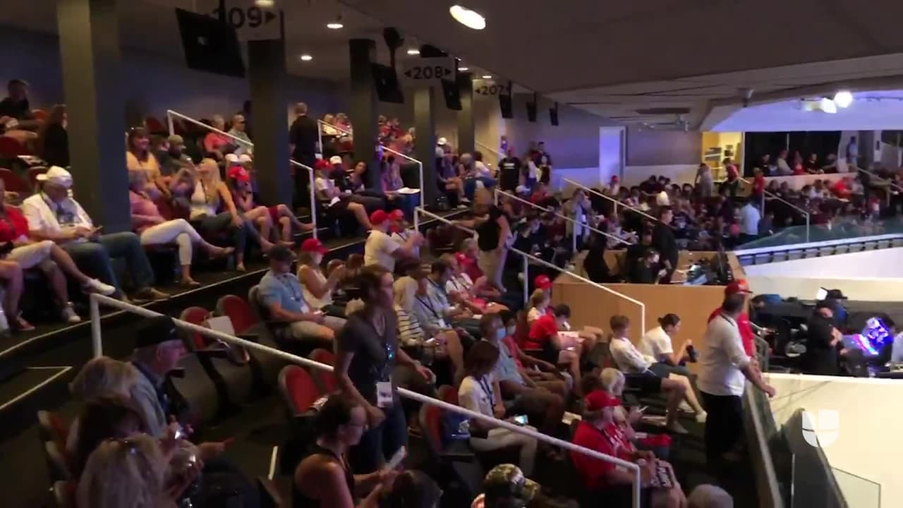 Así esperan a Donald Trump al interior de la iglesia en Phoenix, con música y sin distanciamiento social