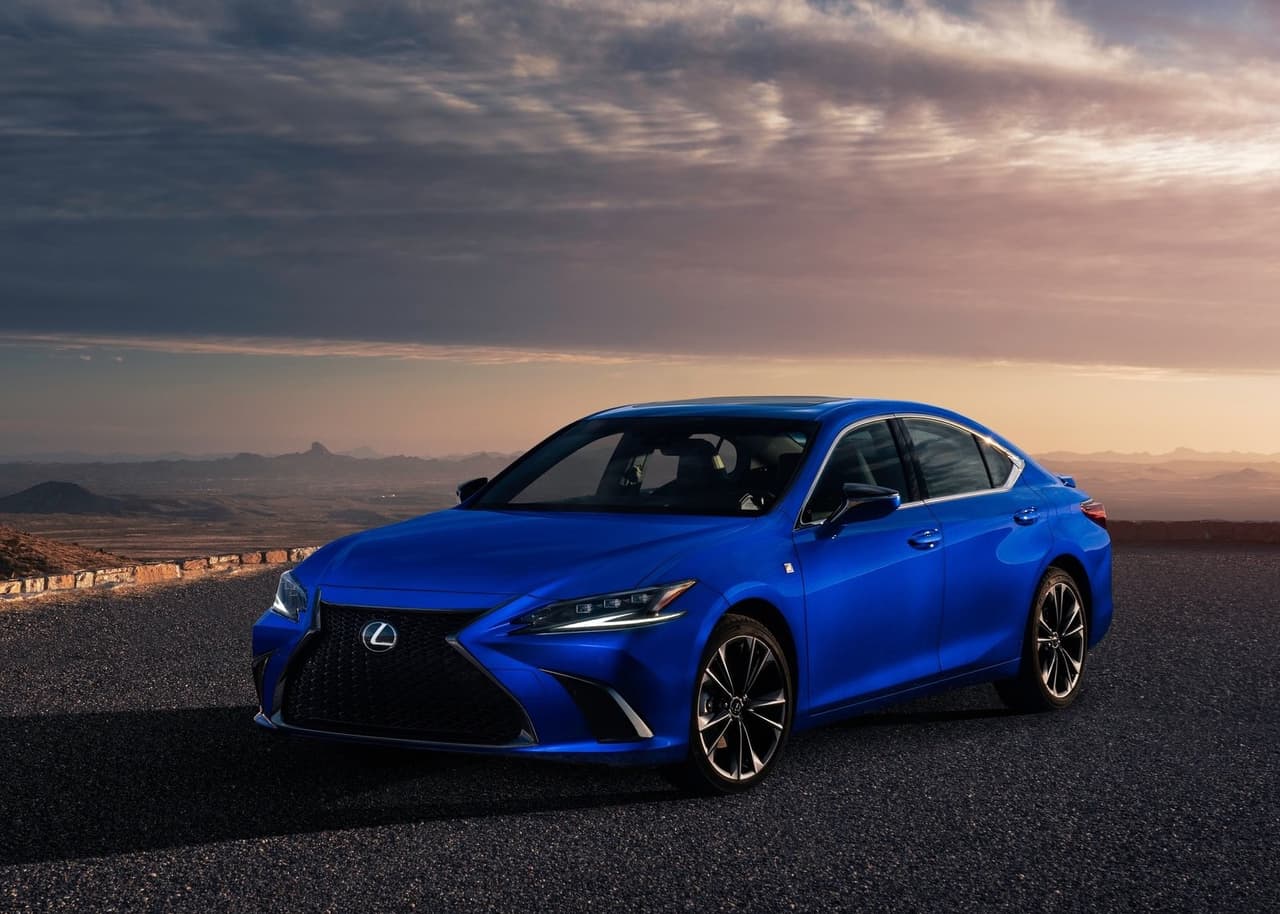 <h3 class="cms-H3-H3"><b>19. Lexus ES</b></h3>
<br>
<br>El Lexus ES actualmente es fabricado en Georgetown, Kentucky. Comparado al ranking del año pasado, este sedán de lujo subió de la posición 28 a la 19. Su precio inicial es de $40,000.
<br>