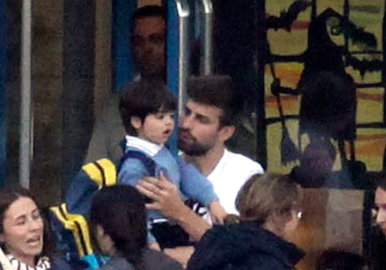 Y lo recibe con mucho cariño.