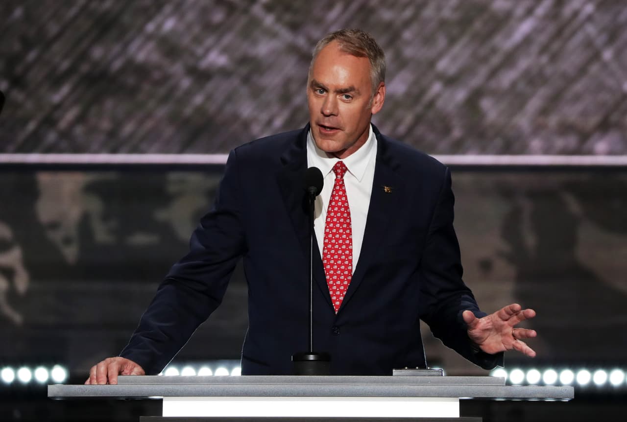 Donald Trump elige al congresista Ryan Zinke para ser su secretario de Interior