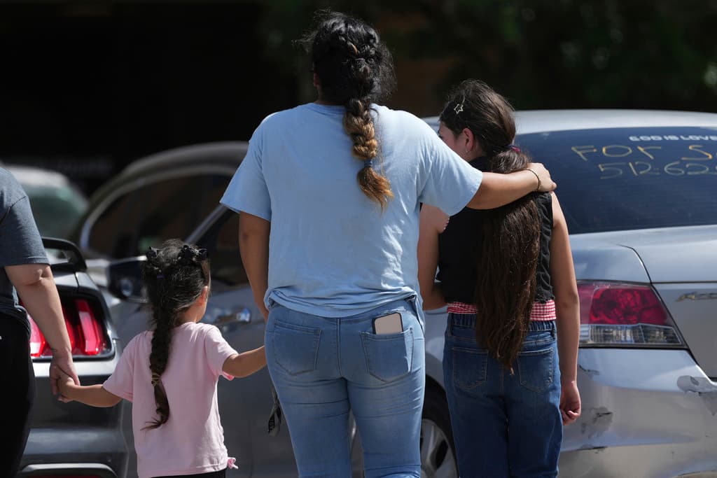 El
<b><a href="https://www.univision.com/local/san-antonio-kwex/familia-hondurena-hispana-separada-inmigrantes-corte-san-antonio-texas" target="_blank"> 25 de junio de 2025 es una fecha que Norel López nunca olvidará</a></b>: en cuestión de minutos, quedó enferma, sola y a cargo de 
<b>sus dos hijas de 10 y 3 años</b>, pues 
<b>su esposo Marlon Ríos y su hijo adolescente</b> fueron detenidos al asistir a una cita en la corte de migración de ICE, 
<b>en San Antonio, Texas.</b>