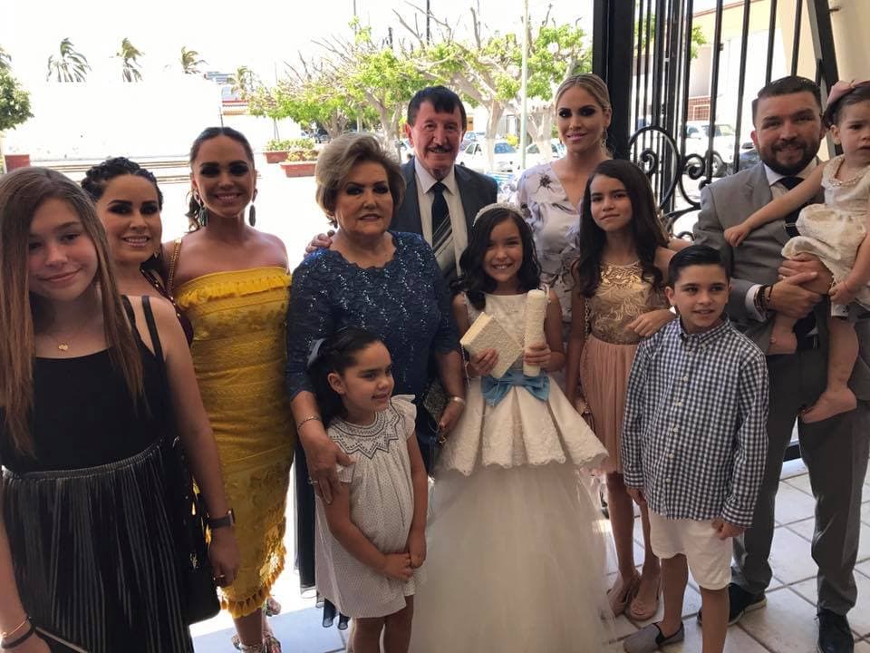 Parte de la familia Lizárraga, entre los que se encontraban doña Chuyita, Germán Lizárraga, Celia Correa, la esposa de Poncho; así como Daly Lizárraga y Gaby Testas, esposa de Joel Lizárraga y sus hijos.