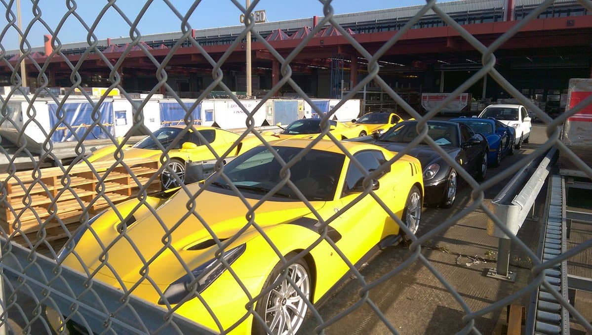 Autoridades suizas decomisan 11 hiperautos a 'El Patrón'