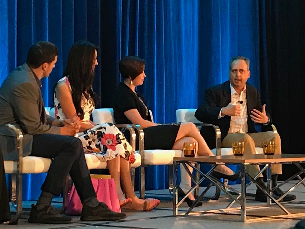 De izquierda a derecha, los periodistas Gio Benitez (ABC News), Rosa Flores (CNN), Arantxa Loizaga (Univision Notiticias) y Andy Triay (CBS News).