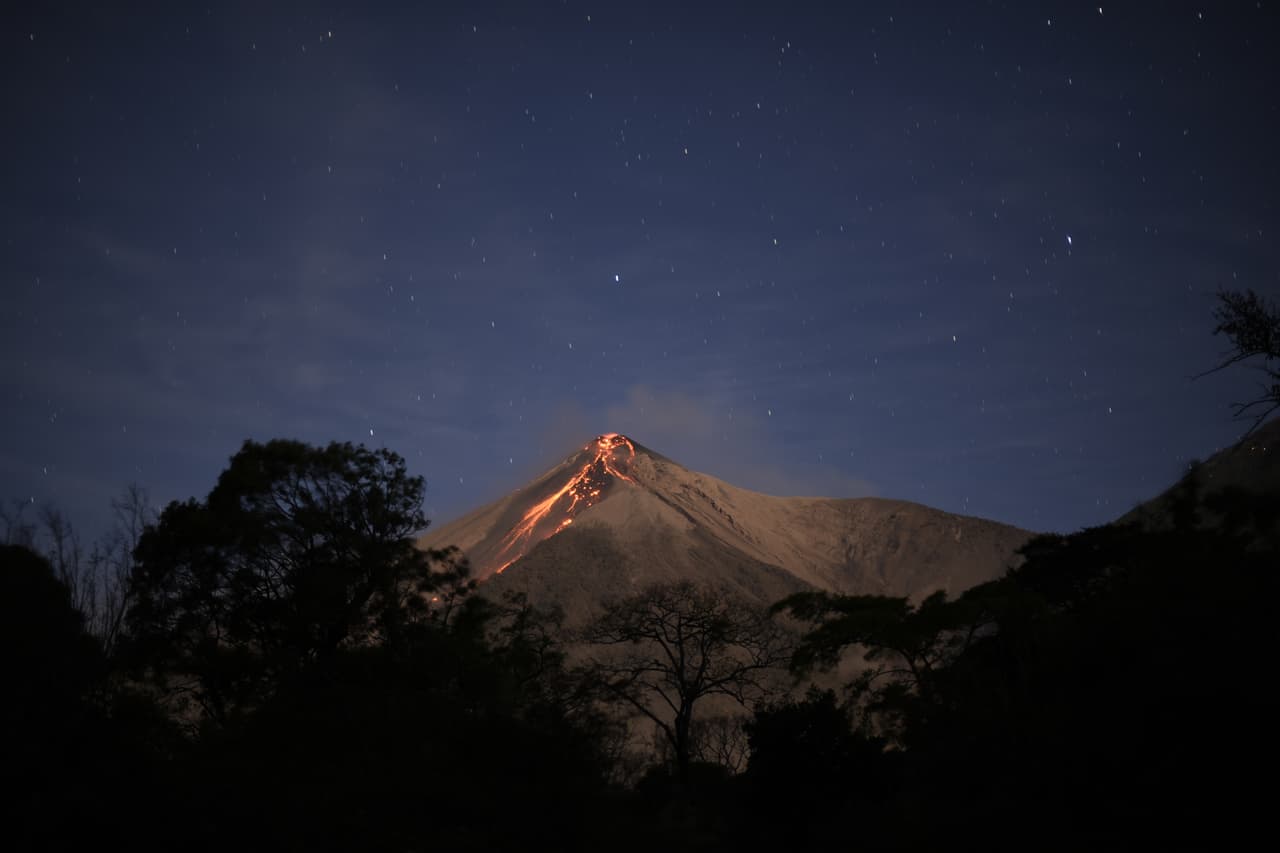 La última emergencia por una erupción del ‘volcán de fuego’ había sido en septiembre de 2012, cuanto tuvieron que ser evacuados 10,000 habitantes de las comunidades cercanas.