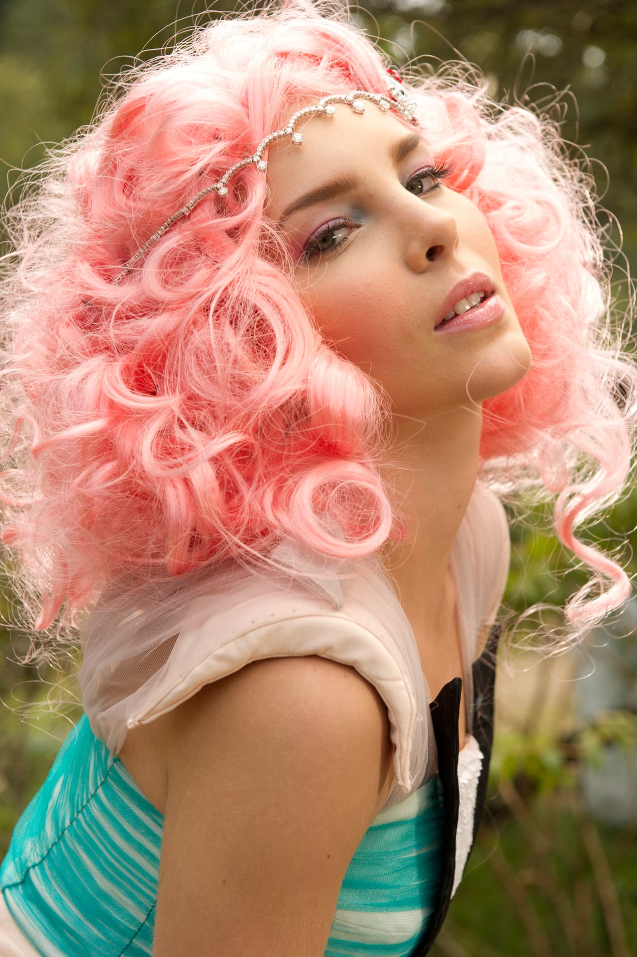 Al parecer, la cantante quería cambiar su cuenta de @BelindaPop a simplemente @Belinda, lo que provocó que sus fans armaran un complot en contra de la estudiante.