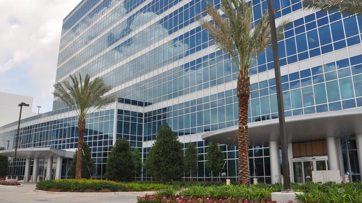 Anuncian cierre y bancarrota del Centro Médico Bay Area Regional 