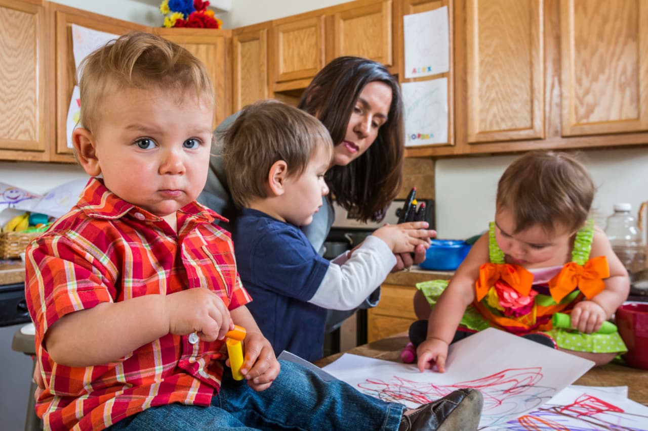 Saavedra recomendó que las mujeres embarazadas y madres lactantes dialoguen con su proveedor en cuanto la aplicación de la 
<a href="https://www.univision.com/local/chicago-wgbo/vacuna-covid19-chicago-donde-y-cuando">vacuna</a>.