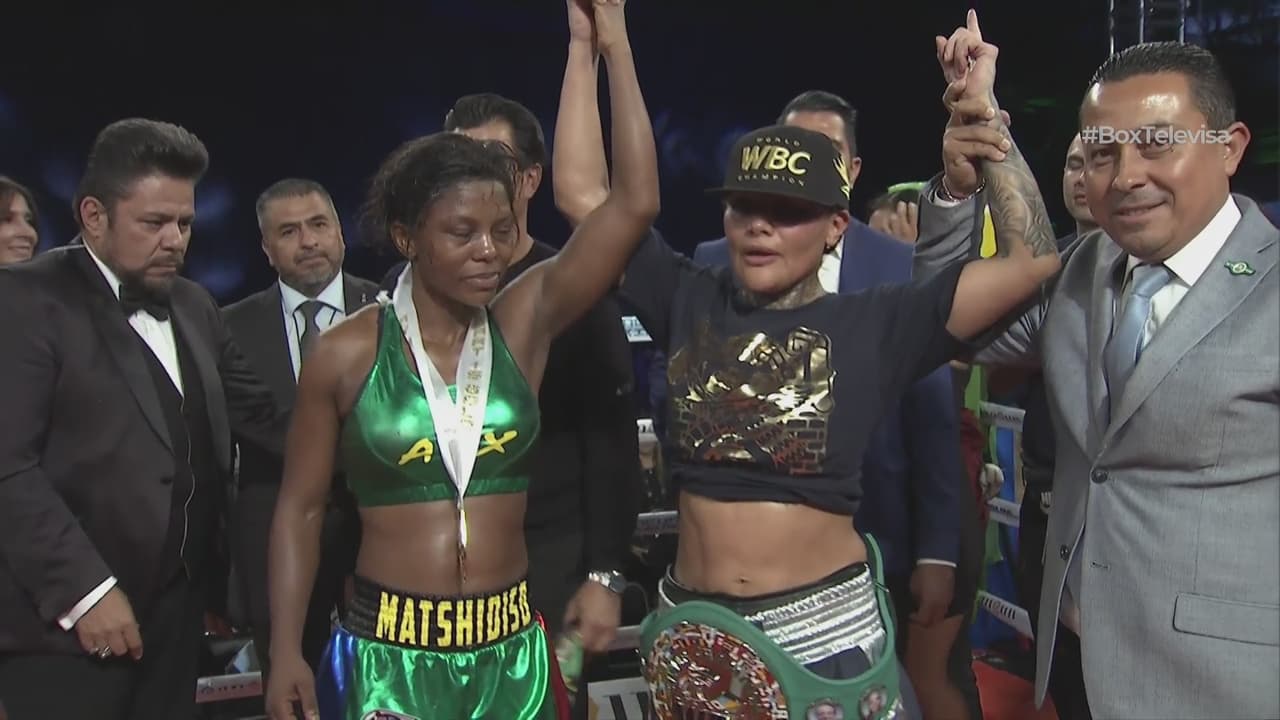 'Barby' Juárez domina Mokebisi por la vía del TKO