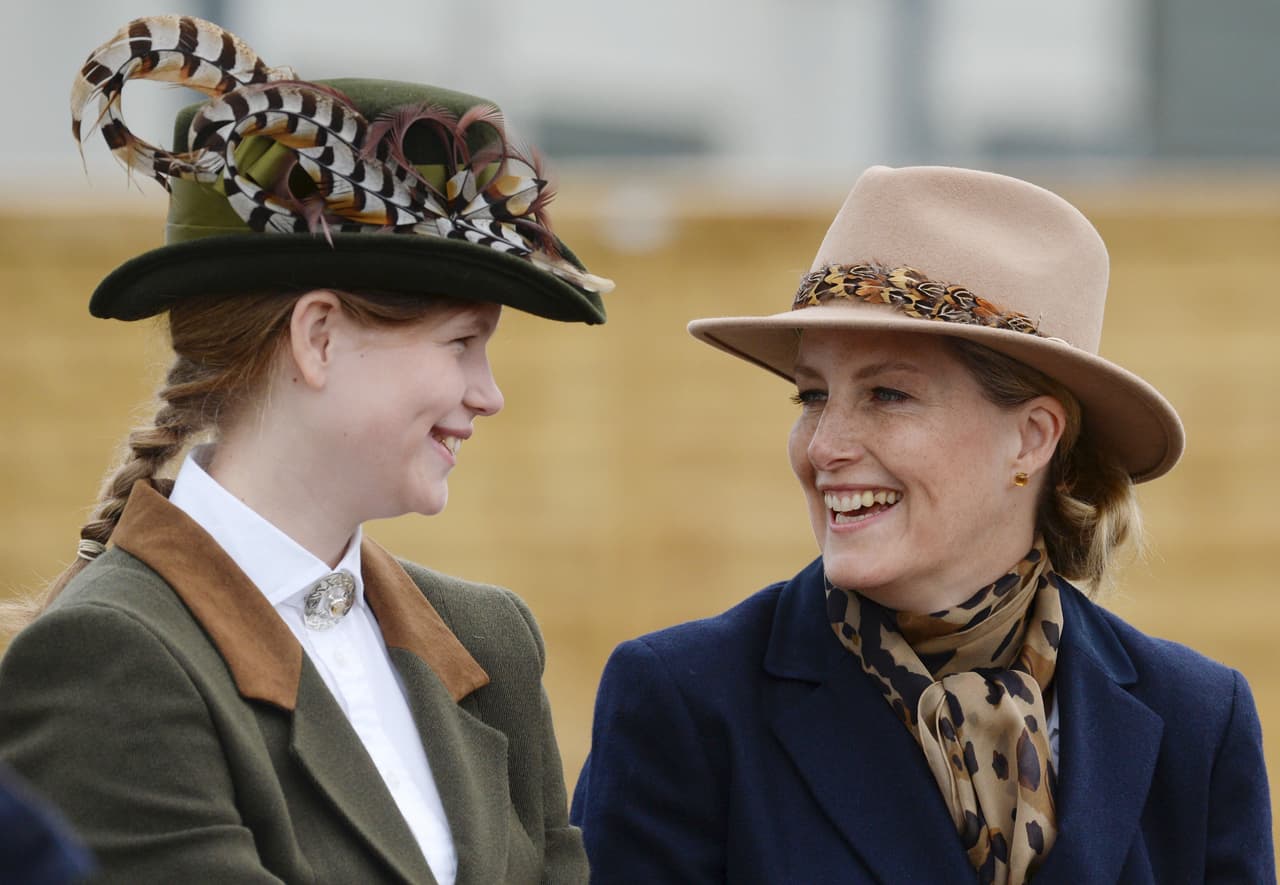 "Louise realmente no tenía idea de que la reina y su abuela eran la misma persona. Hasta que estuvo en la escuela cuando otros niños lo mencionaron y dijeron: 'Tu abuela es la reina'", reveló su madre en aquel entonces.