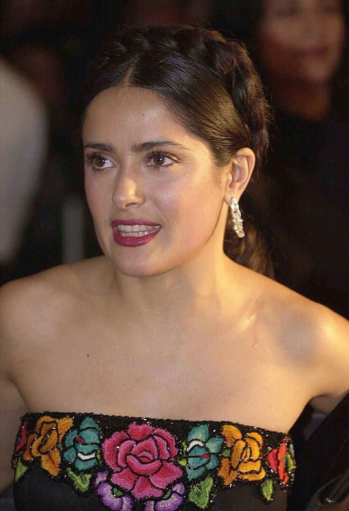 Aunque ella no es británica, reside gran parte del tiempo en esa nación. Por esta razón, el medio la incluyó en la lista junto con su marido. 
<br>