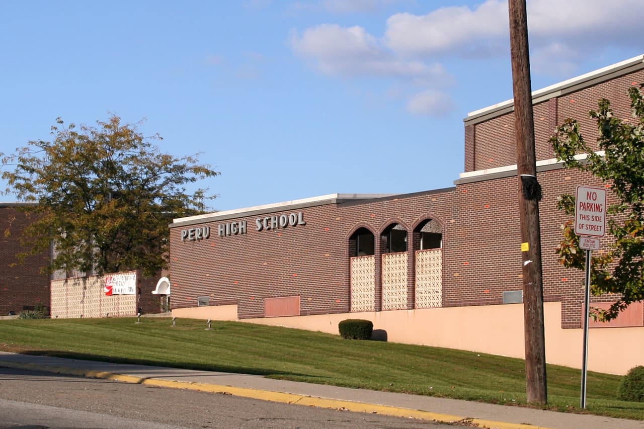 <b>Peru, Indiana</b>
<br>
<br>Días promedio de las viviendas en el mercado: 17
<br>
<br>Precio promedio de cotización: 112,900 dólares.
<br>
<br>Ofertas activas en julio de 2021: 36.
<br>
<br>Tamaño promedio de las viviendas en venta: 1,628 pies cuadrados.
<br>