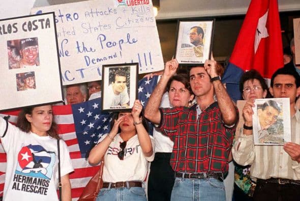 Los asesinos de ciudadanos americanos, aunque encausados por un Gran Jurado Federal, siguen libres 16 años después de haber cometido el crimen, mientras que la administración del presidente Obama continúa en su posición de relajar sanciones a la dictadura castrista.