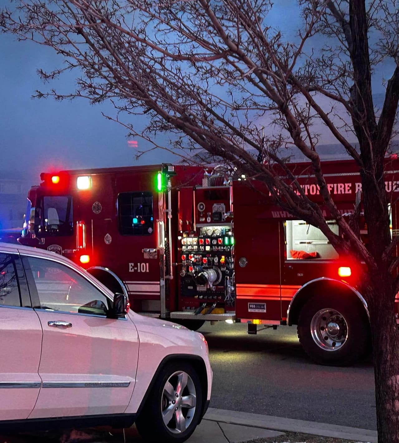 Después de un largo tiempo pudieron extingir por completo el fuego y comenzaron con las labores de limpieza.