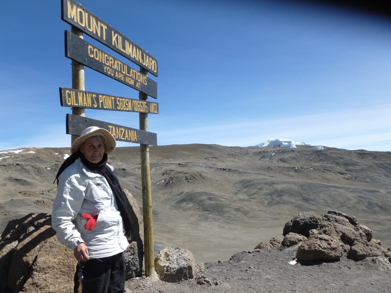 Mujer de 85 años rompe récord en cumbre
