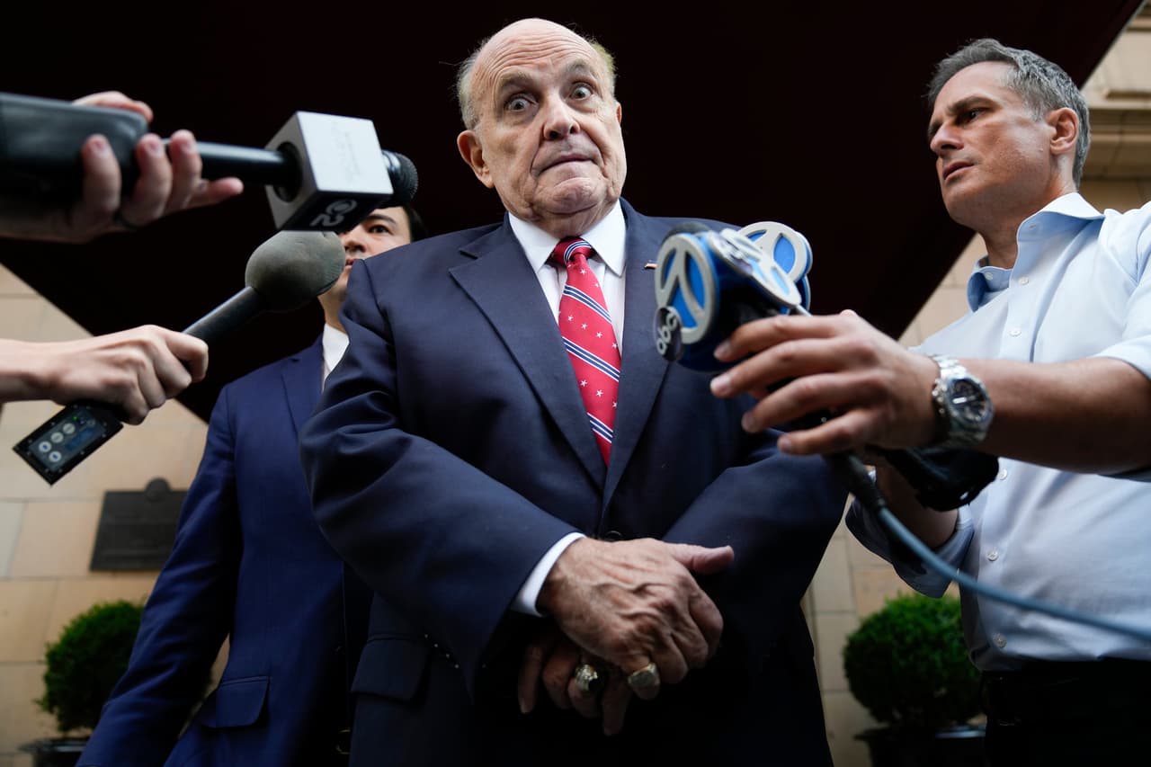 Una jueza determina que Giuliani sí difamó a dos funcionarias electorales de Georgia