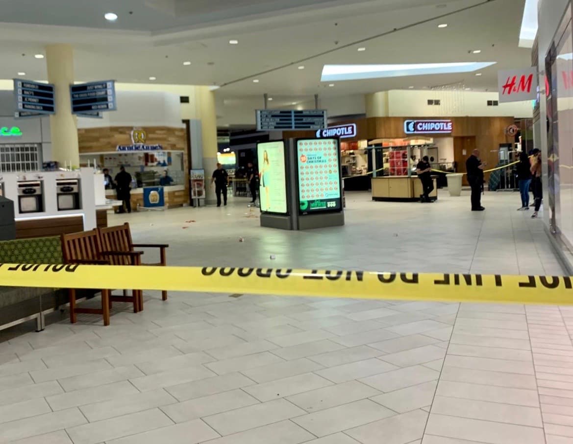Una discusión en el Mall de Bakersfield termina en balacera con dos jóvenes heridos