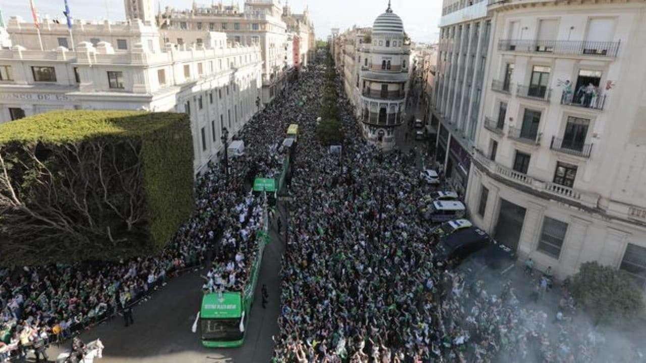 Betis, con Guardado y Lainez, festeja título en la Copa del Rey