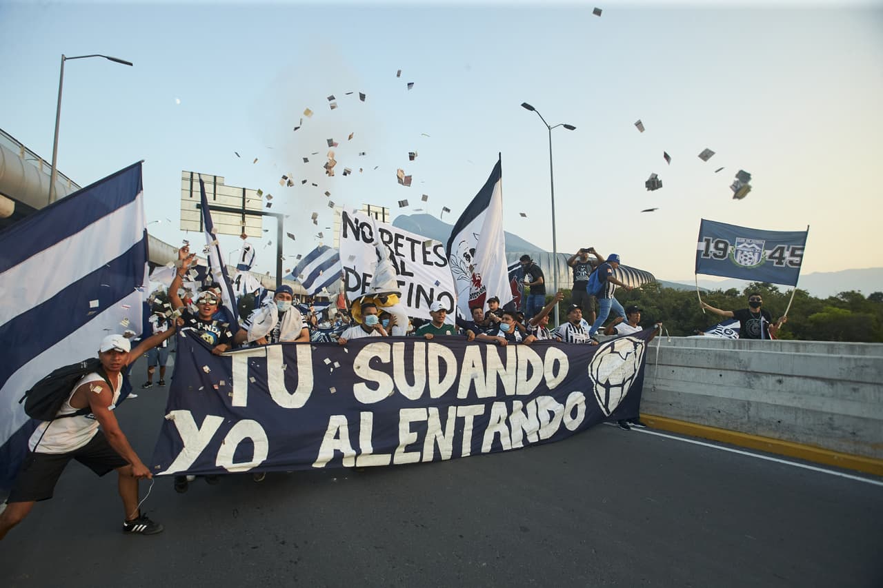 ¡Así viven los aficionados de Monterrey el Clásico Regio! | Carnaval y caravanas no faltaron previo al duelo contra los Tigres de la UANL correspondiente al Guard1anes 2020.