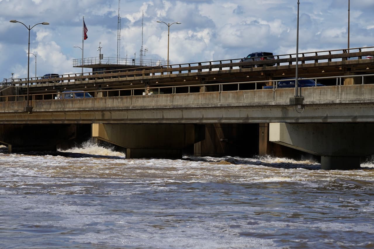 "Váyanse ahora": extensas áreas de Mississippi enfrentan inundaciones históricas