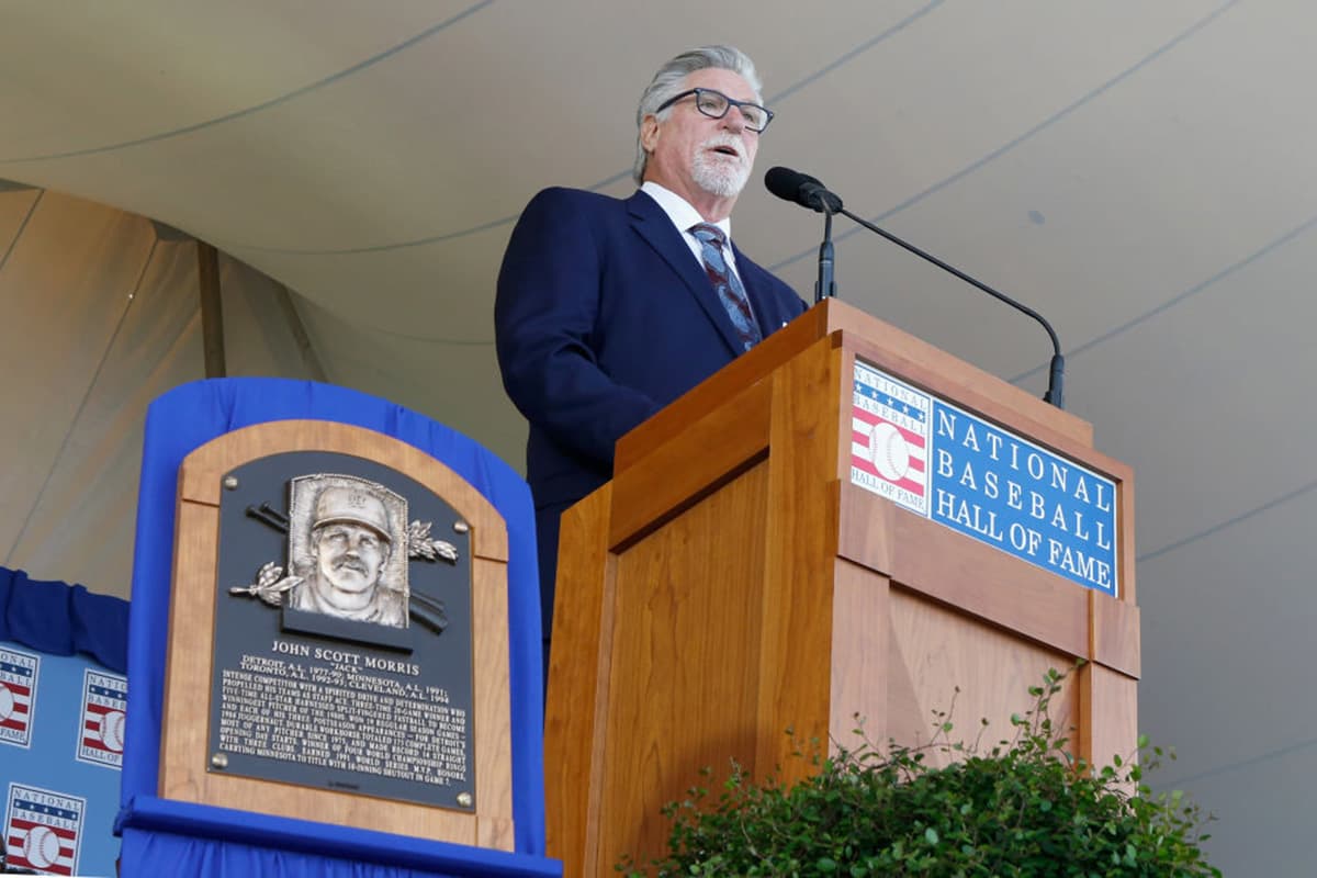 Jack Morris, de 63 años, jugó entre 1977 y 1994 como abridor ganando cuatro veces la Serie Mundial (1984, 1991, 1992 y 1993). Actualmente es comentarista en los partidos de los Blue Jays.