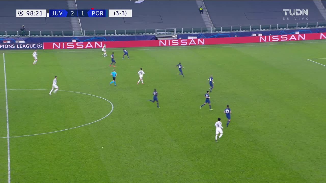 ¡TIRO ATAJADO! disparo por Moussa Marega.