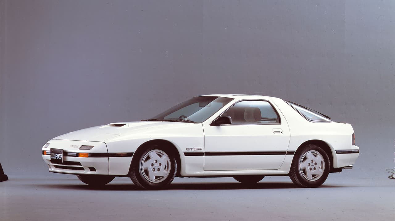 <b>Mazda RX-7 de segunda generación</b>: Un ejemplar en relativamente buen estado de la segunda generación del Mazda RX-7 (1985 - 1991) puede conseguirse por la cifra propuesta. Sin embargo la complejidad mécánica de su motor rotativo puede hacer que sus costos de mantenimiento sean importantes.