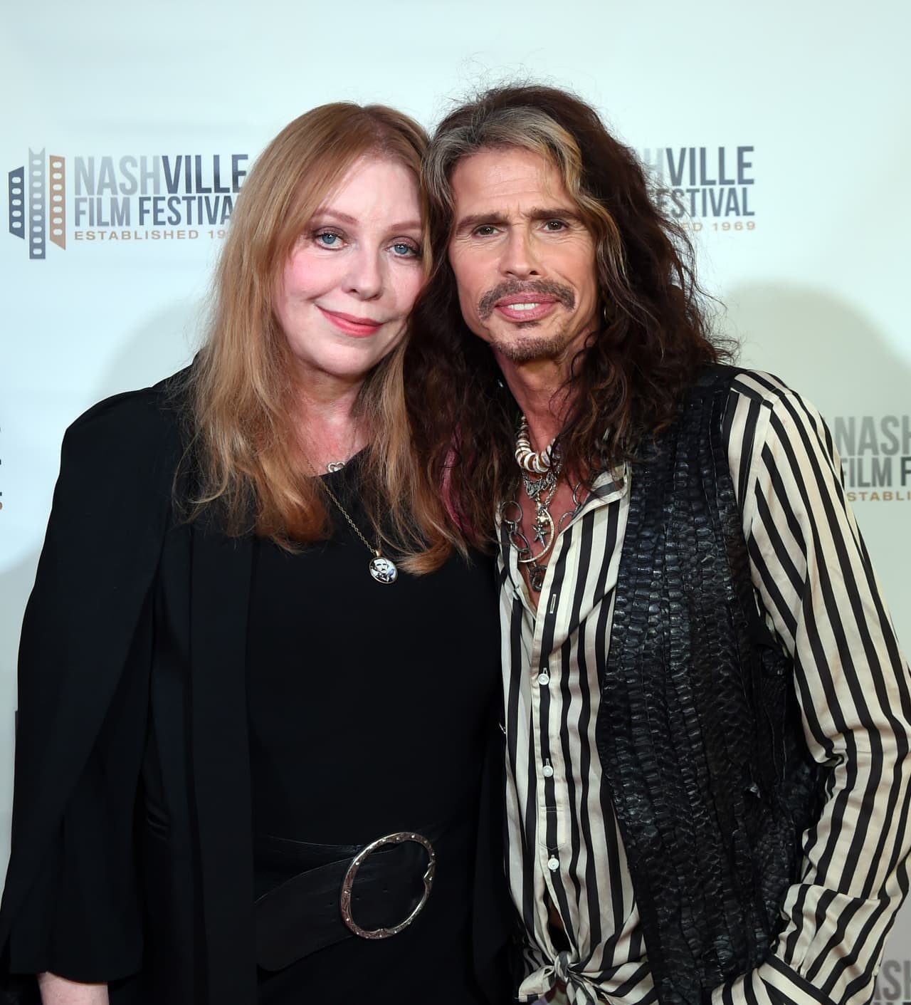 Aunque habían prometido que se lo dirían cuando ella cumpliera 18 años, Liv Tyler lo descubrió cuando cumplió 11 años.