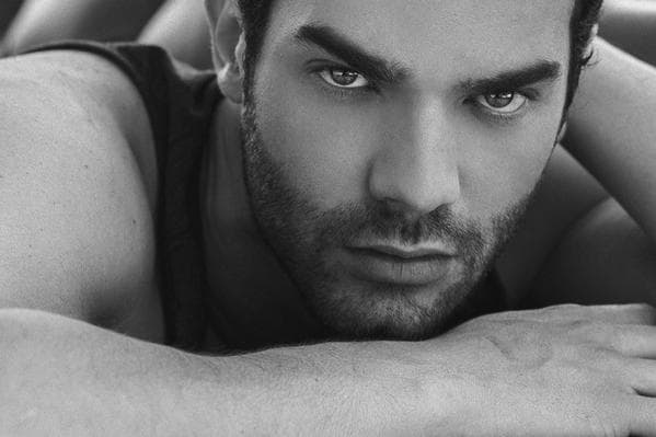 Cerramos la lista con Carlos Athié quien protagonizó a Max. ¡Qué ojos tan penetrantes!