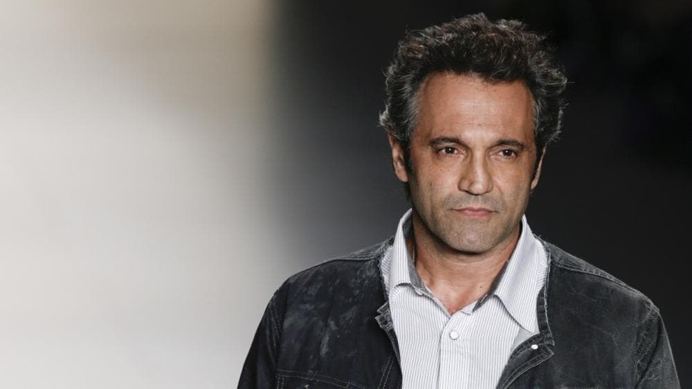 El brasileño Domingos Montagner tuvo una trágica muerte durante las grabaciones de una telenovela. Tras terminar de grabar una escena, el actor y su compañera Camila Pitanga decidieron bañarse en el río Sao Francisco, pero fueron sorprendidos por una fuerte corriente que los arrastró. Pitanga logró salvarse, pero Montagner falleció ahogado.