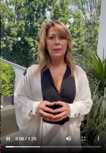 El empresario recordó que supuestamente le reclamó, le arrebató el medicamento y la respuesta de la cantante fue golpearlo en la cara con un cinturón lleno de picos: "Y ahí empezó la bronca".