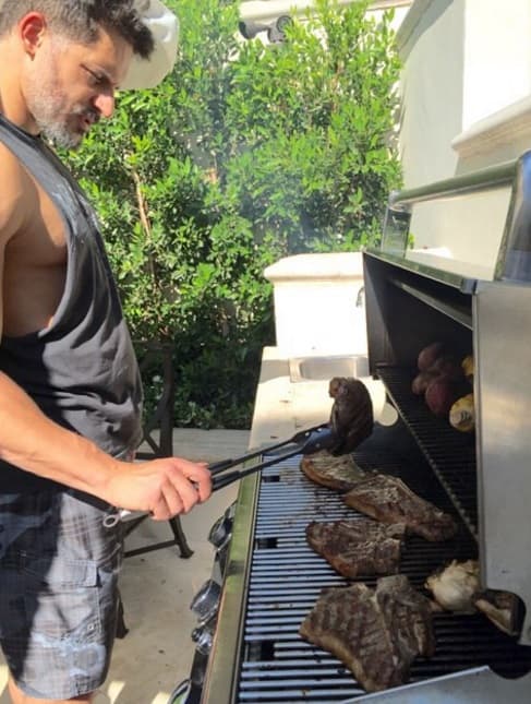 Y cómo no, si Joe la consiente al máximo, ahora vemos que si 'Sofi' no para de comer es porque su amado también es buen cocinero.