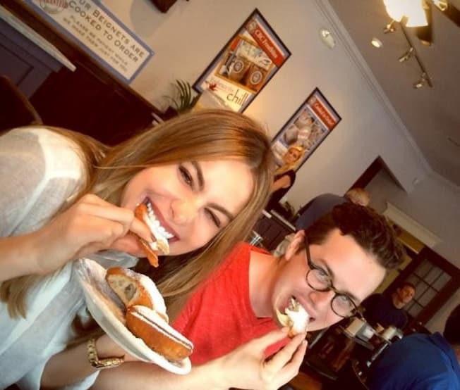 Por cierto, cuando no está Joe comparte este momento tan especial con sus amigos.